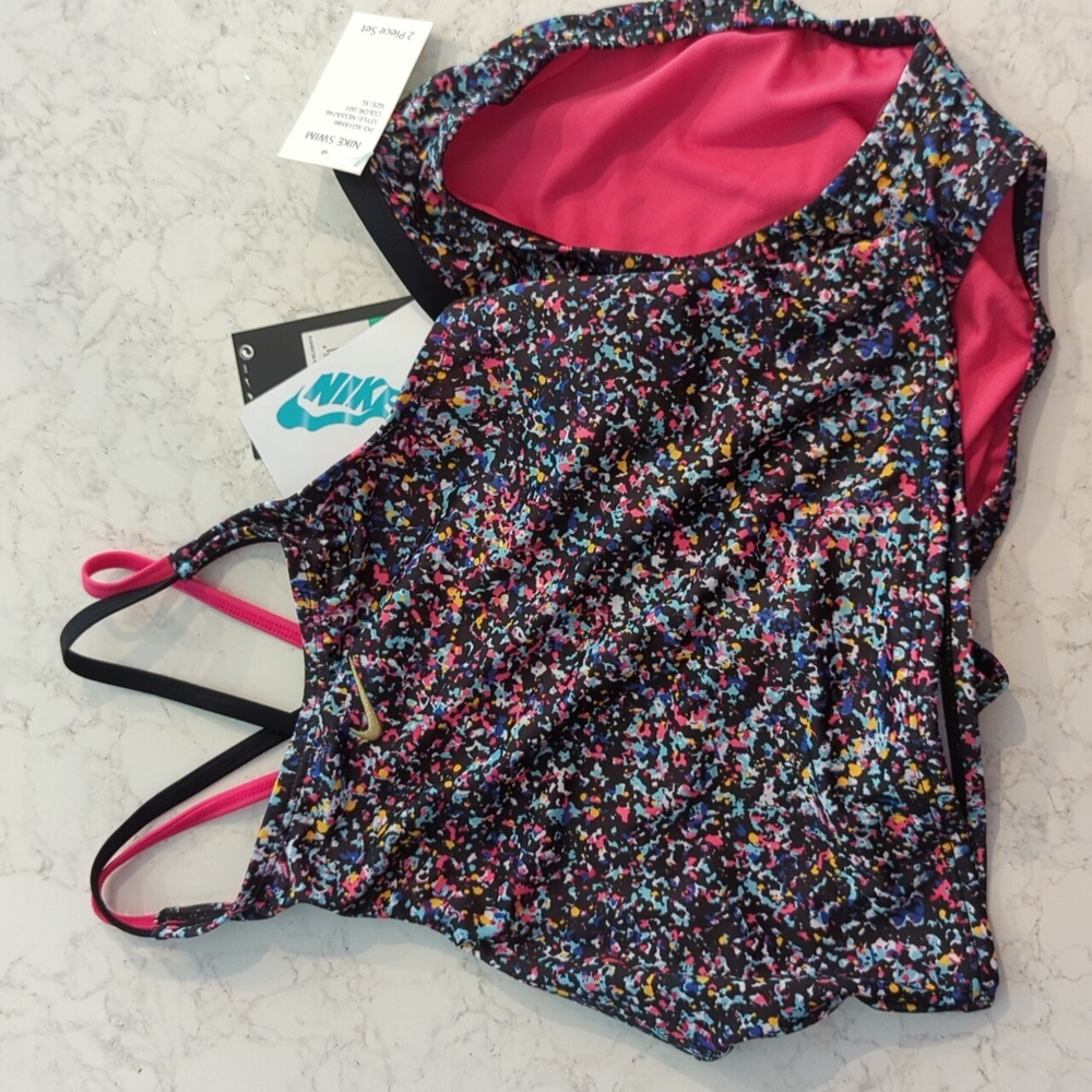 Girls NWT Nike cropped tankini with cross cross back.
